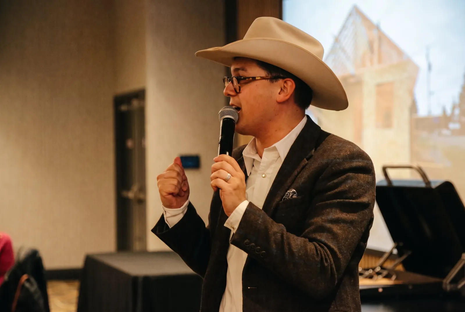 Auctioneer evaluating the room